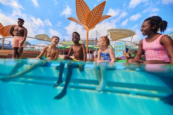 Royal Caribbean International, Freedom of the Seas, Pool Deck, 7, NMorley.jpg